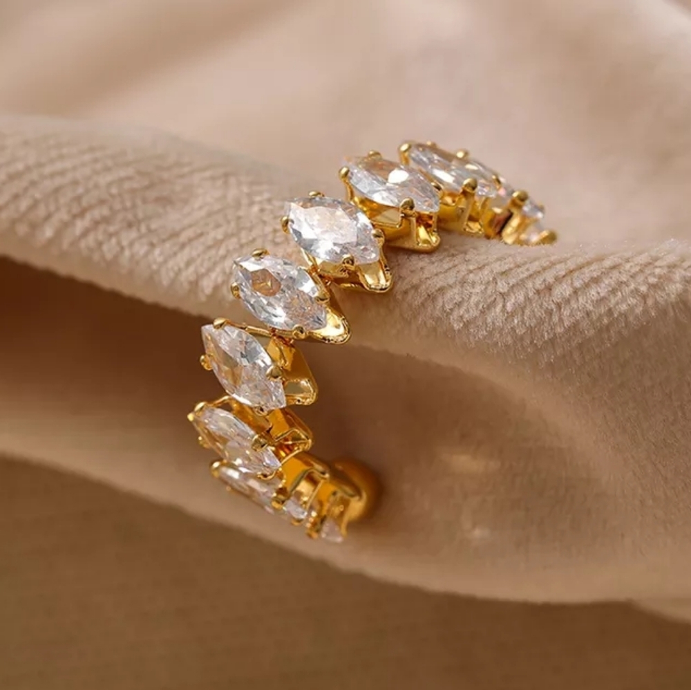 Exquisite Open Ring - Picture 4 of 8